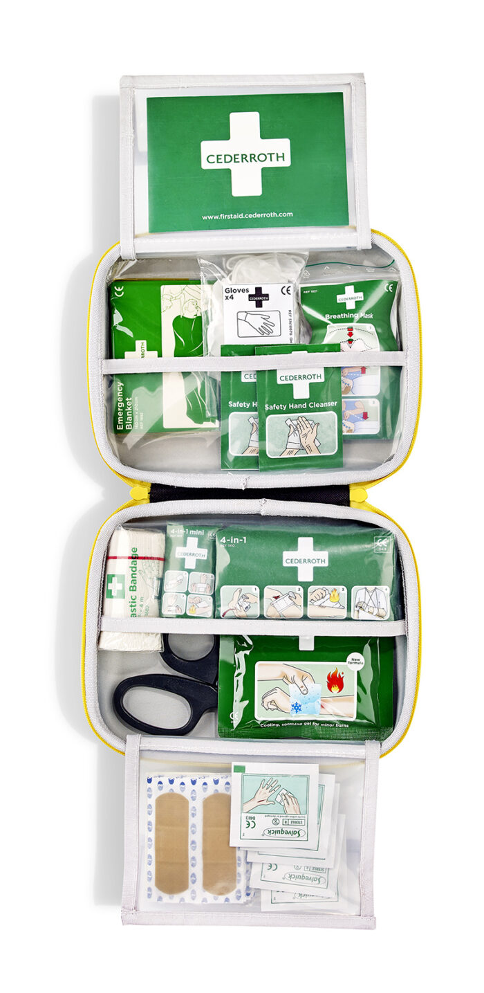 Innehållet i en Cederroth First Aid Kit Medium