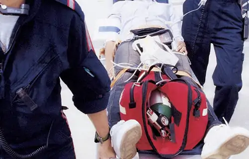 Samarbete vid hjärtstopp räddar liv, ambulanshelikopter