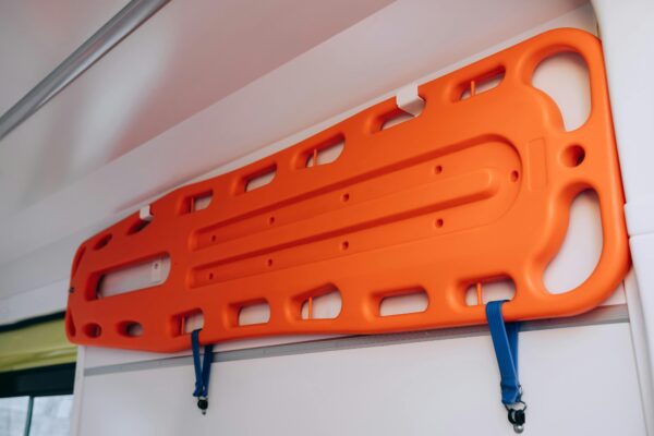 3750 Spineboard på vägg